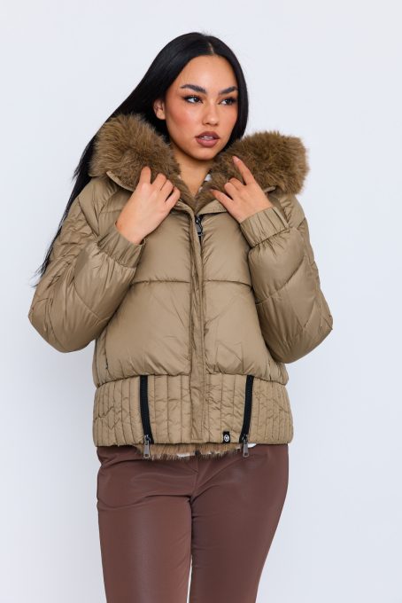 Polly női pufi téli kabát, steppelt, szőrmés kapucnival, cipzárral,kheki,S, Tara x Viktori, Young & Free Kollekció