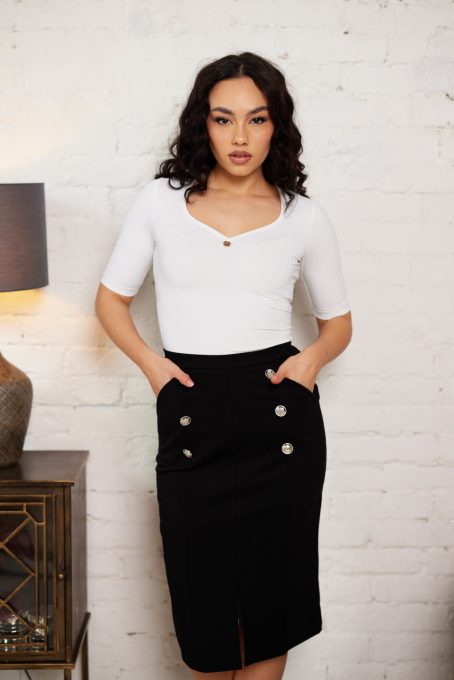 Hédinke női póló ívelt rollni pántos részlettel, ívelt V-nyakú, testhezálló fazonú női felső,fehér,S,Tara x Viktori 