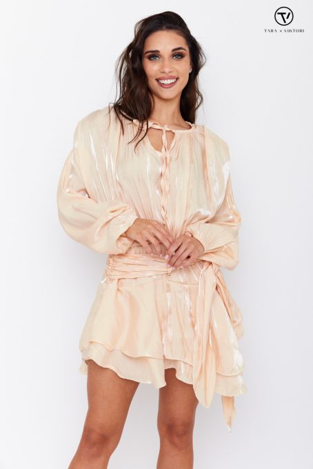 Sophie hosszú ujjú ruha – elegáns, fényes, fodros egyberuha,pezsgő,one size