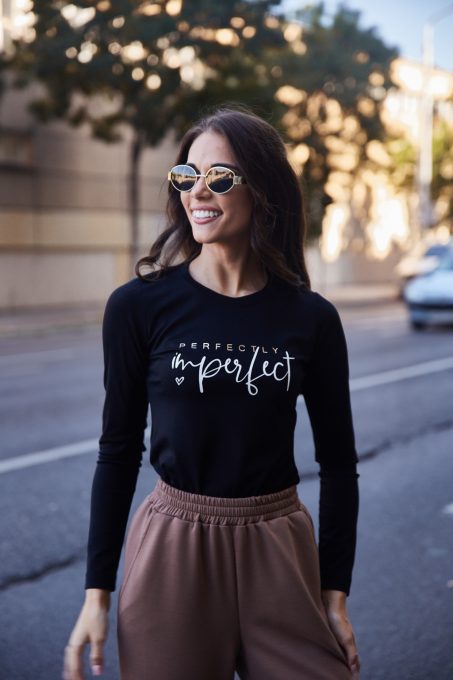 HAYLEY női hosszú ujjú póló –feliratos,fekete,M,Tara X Viktori,YOUNG&FREE Kollekció