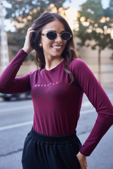 HAYLEY női hosszú ujjú póló –feliratos,bordó,S,Tara X Viktori,YOUNG&FREE Kollekció