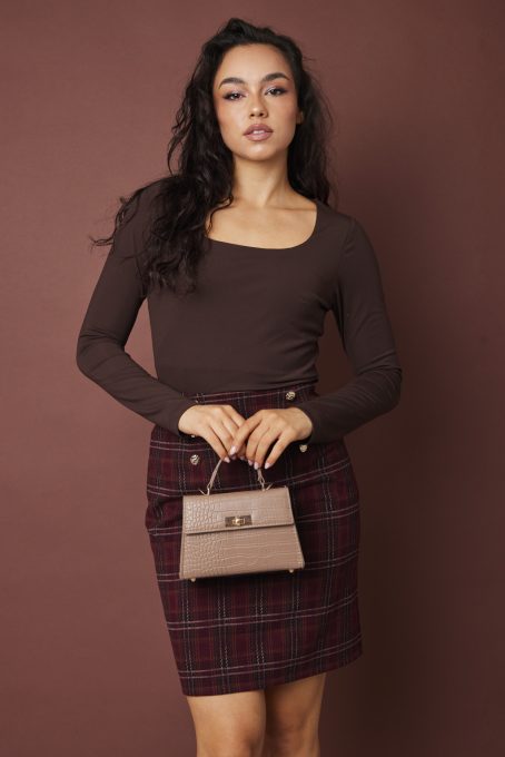 KINSELY női póló, stircelt-kocka nyakú póló,sötétbarna,L,Tara x Viktori