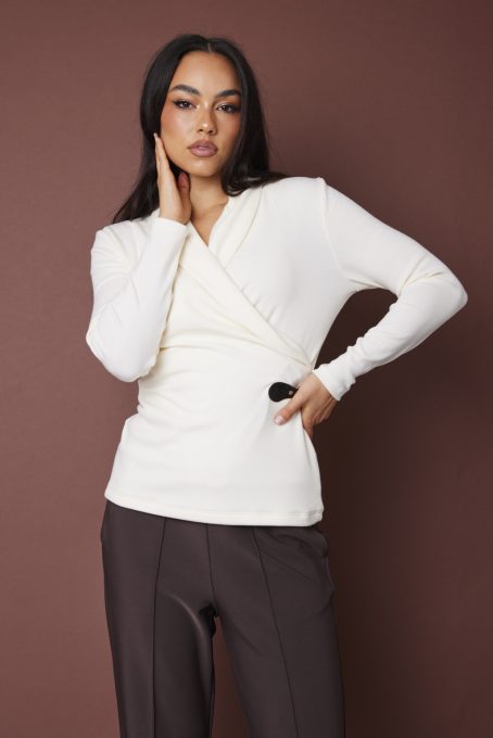 SLOAN női póló sálgallérral, átlapolt fazon, díszcsattal – elegáns, kötött felső,ekrü,S,Tara X Viktori