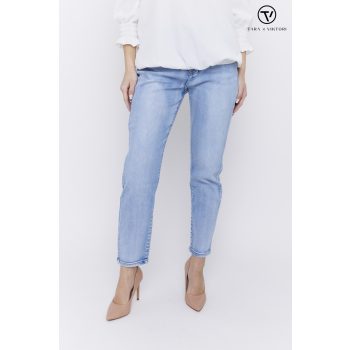 Women’s straight leg jeans – classic fit