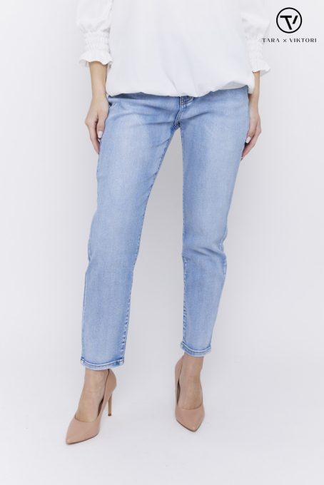 Women’s straight leg jeans – classic fit