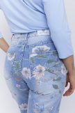 Women’s patterned denim jeans with straight leg