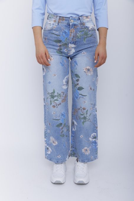 Women’s patterned denim jeans with straight leg