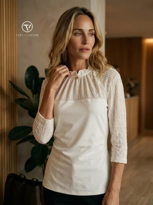 ILSE női csipkés, fodros nyakú elegáns póló,ekrü-fehér,L,Tara X Viktori