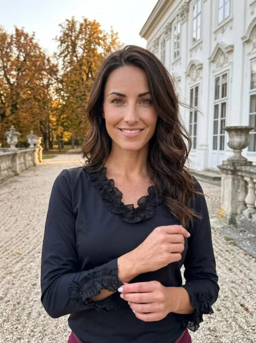 VANESSA női póló – V-nyakú, csipkedíszes fazon,fekete,S,Tara X Viktori