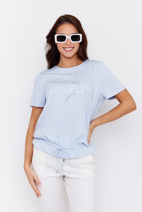 EVORA women's tunic with short sleeves, elastic hem, and inspirational quote print