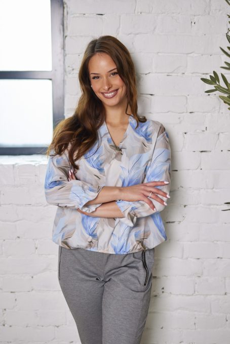 LEILA női blúz fodros ujjú V-nyakú felső,arany mintás,L-XL,Tara X Viktori,Curve Kollekció