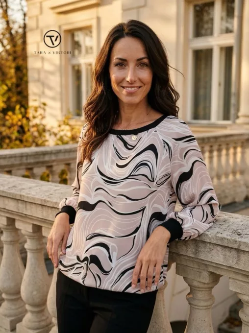 MAGDALÉNA női felső – csónaknyakú, gumis aljú, bővebb fazon,M,mintás,CURVE Kollekció