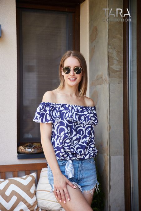DOTTY Ruffled off-the-shoulder oversized tie-front tunic (navy blue-white print)